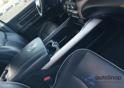 2022 Ram 2500 Laramie 4X4 6'4 Box z USA, uszkodzony, nr VIN 3C6UR5FL7NG322571